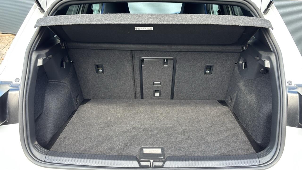 Main listing image - Volkswagen Golf R