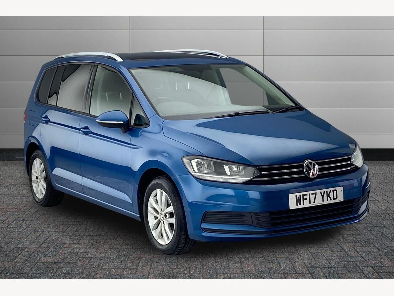 Main listing image - Volkswagen Touran