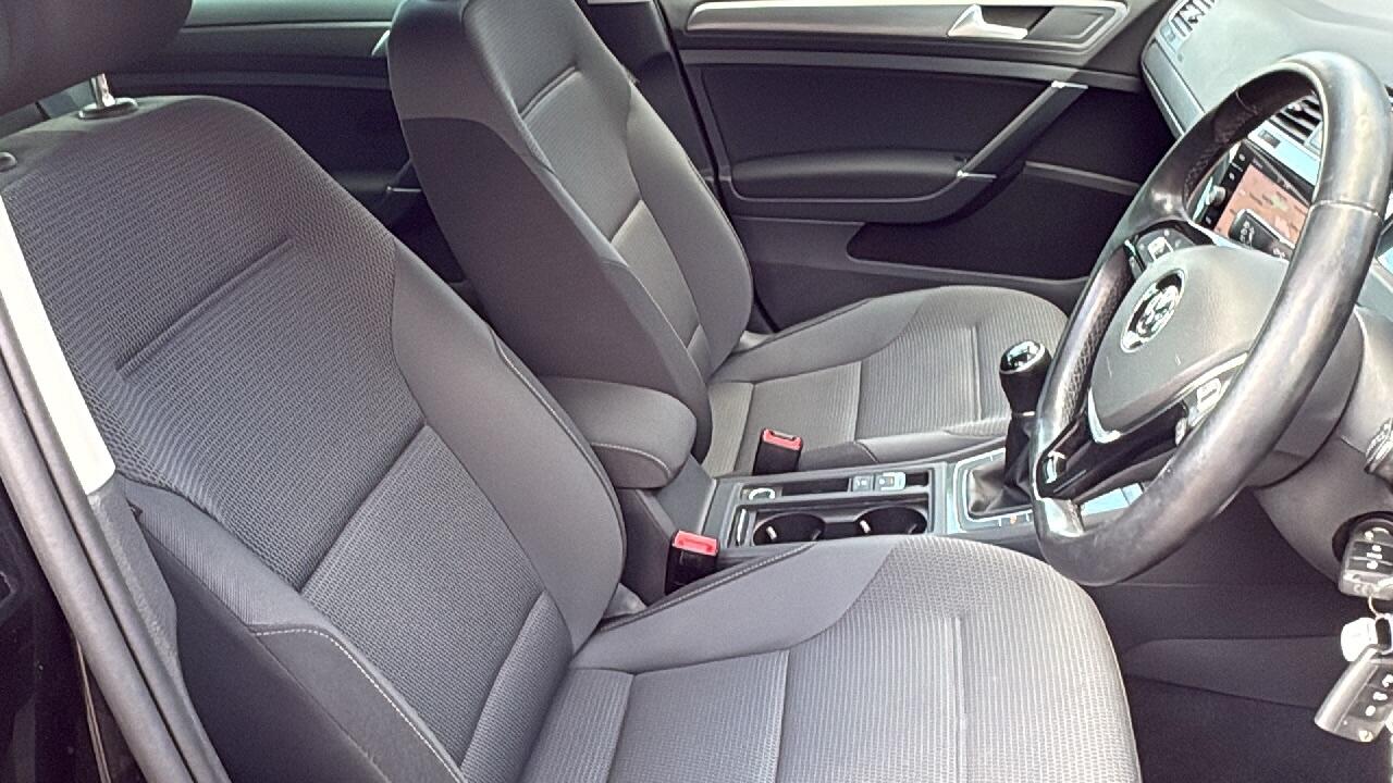 Main listing image - Volkswagen Golf