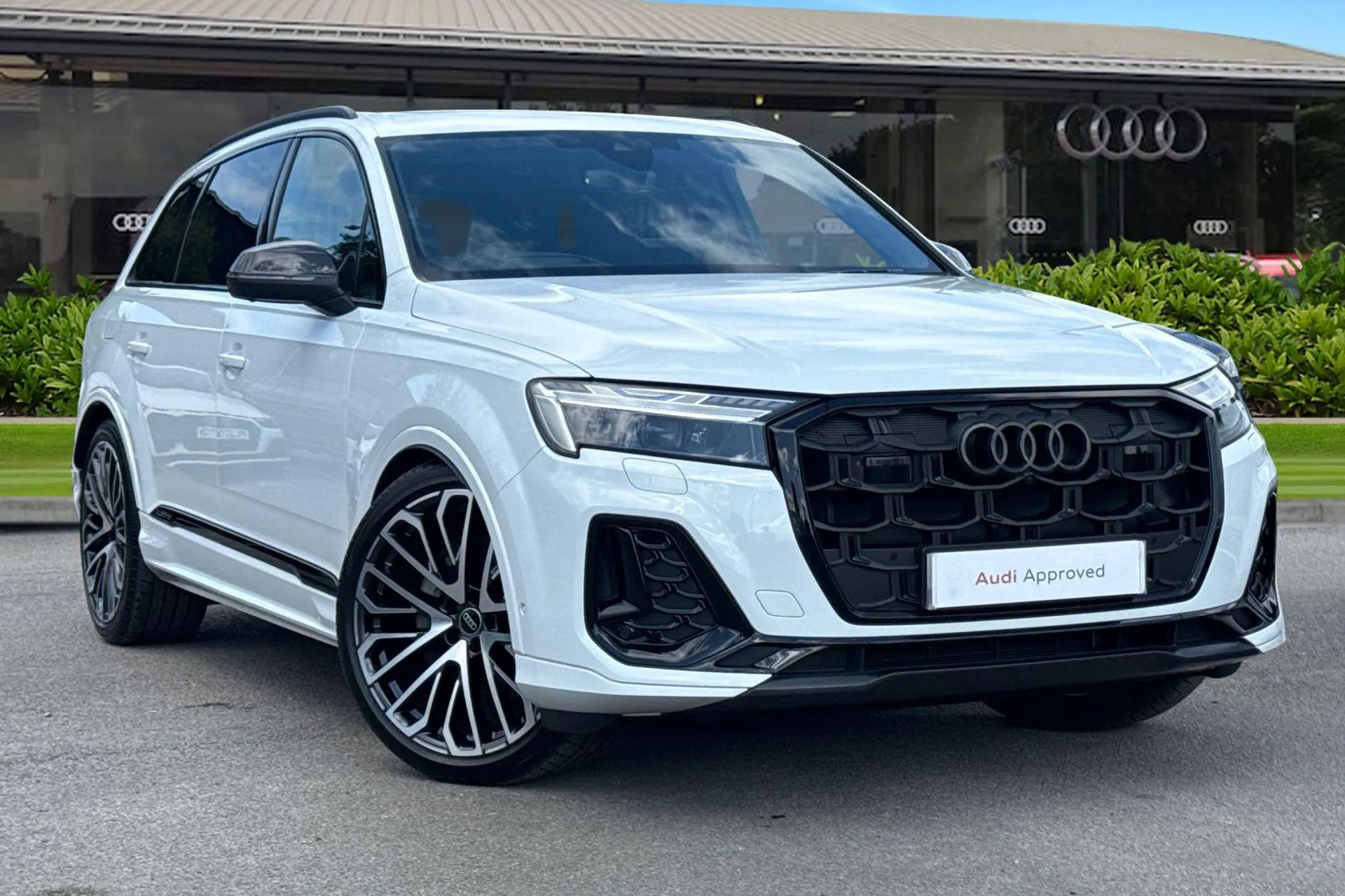 Main listing image - Audi Q7