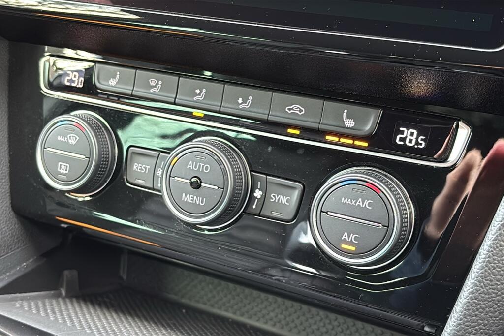 Main listing image - Volkswagen Passat Estate