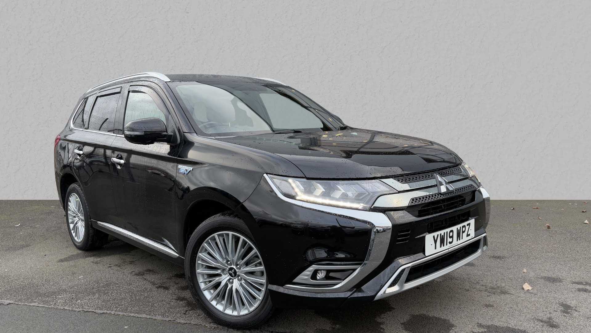 Main listing image - Mitsubishi Outlander