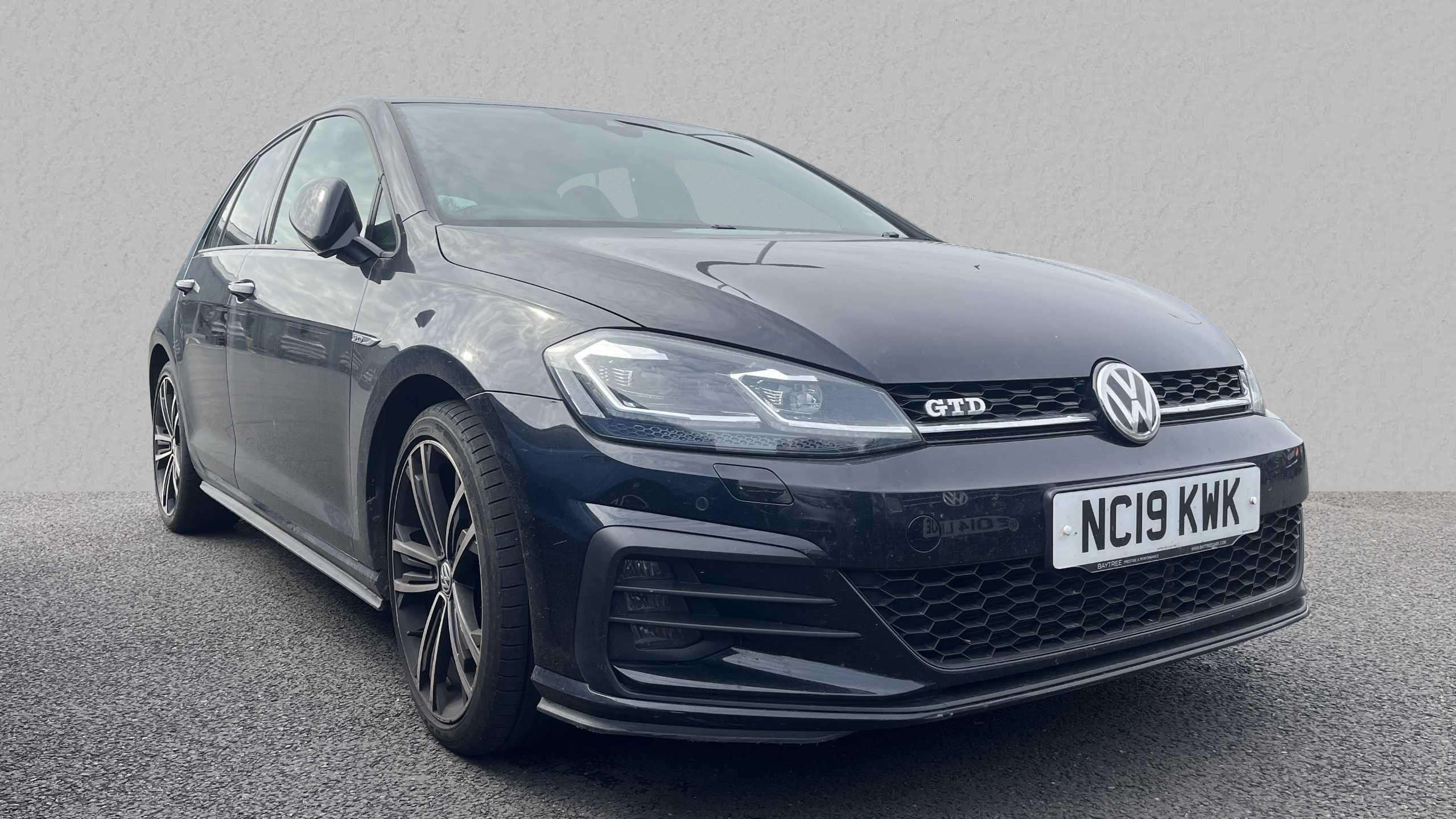 Main listing image - Volkswagen Golf