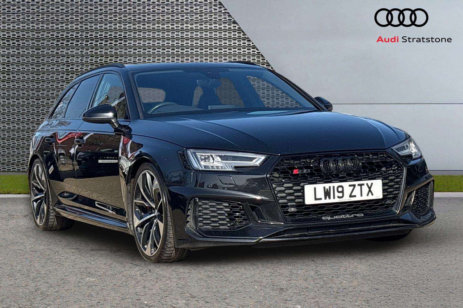 Main listing image - Audi RS4