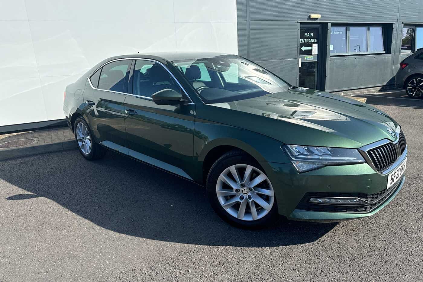 Main listing image - Skoda Superb