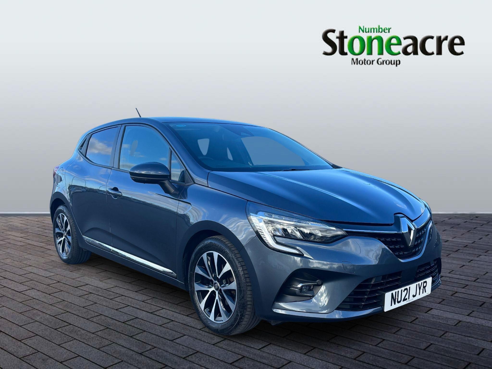 Main listing image - Renault Clio