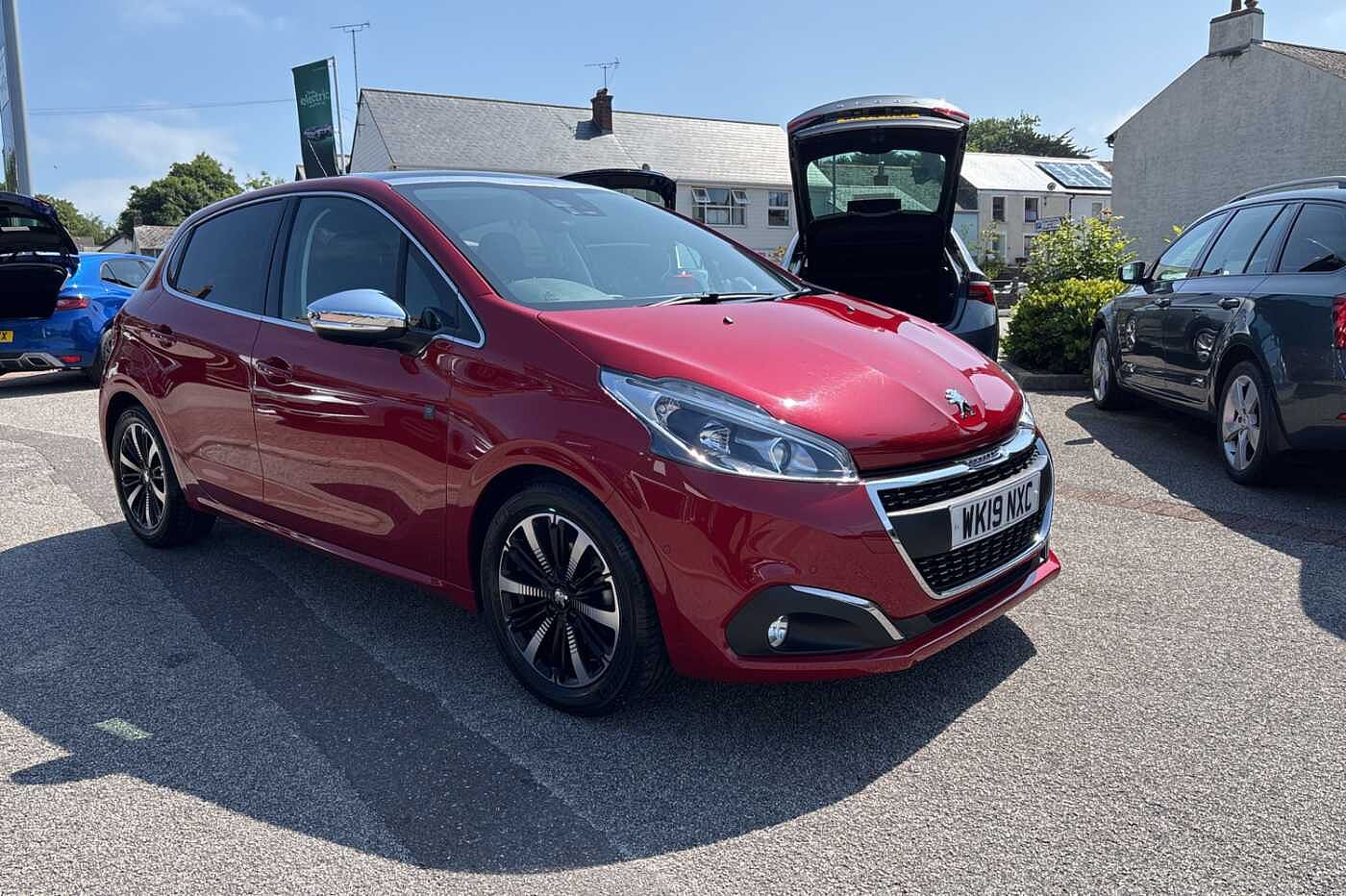 Main listing image - Peugeot 208