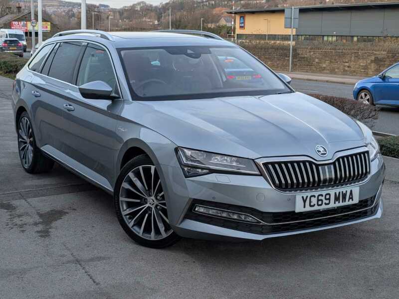 Main listing image - Skoda Superb Estate