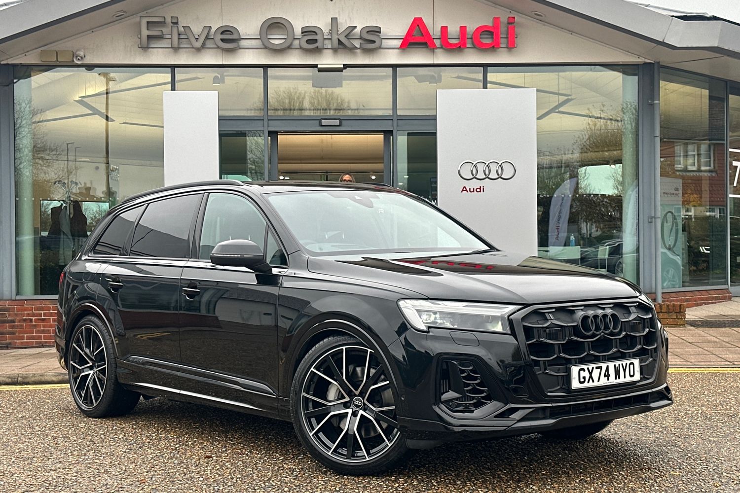 Main listing image - Audi Q7