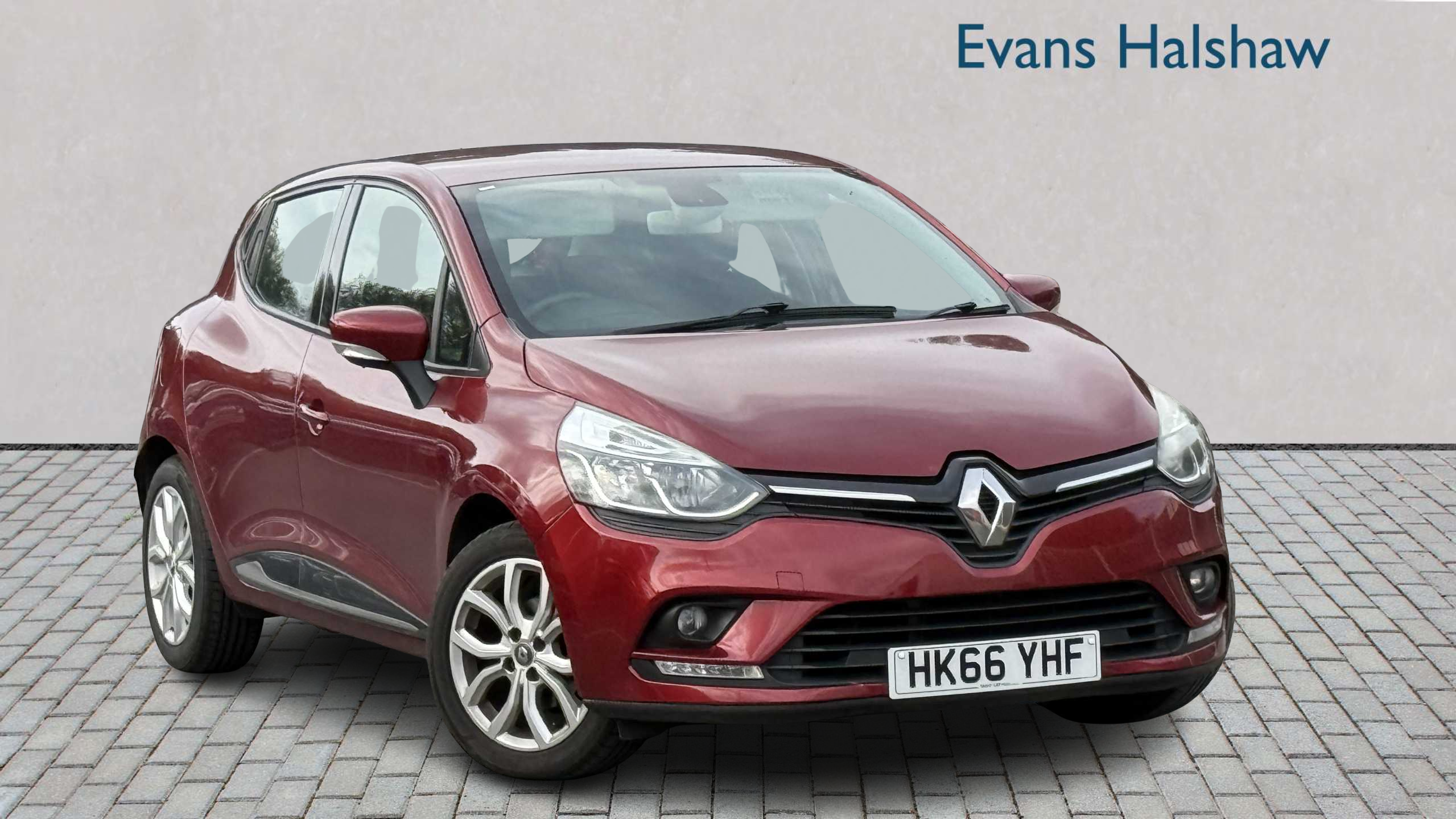 Main listing image - Renault Clio