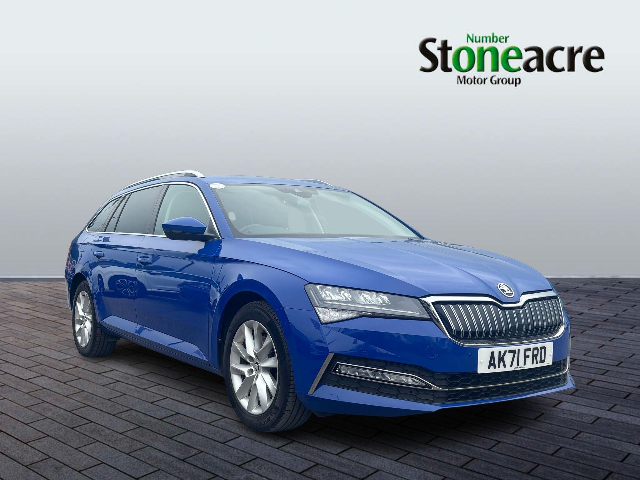 Main listing image - Skoda Superb Estate
