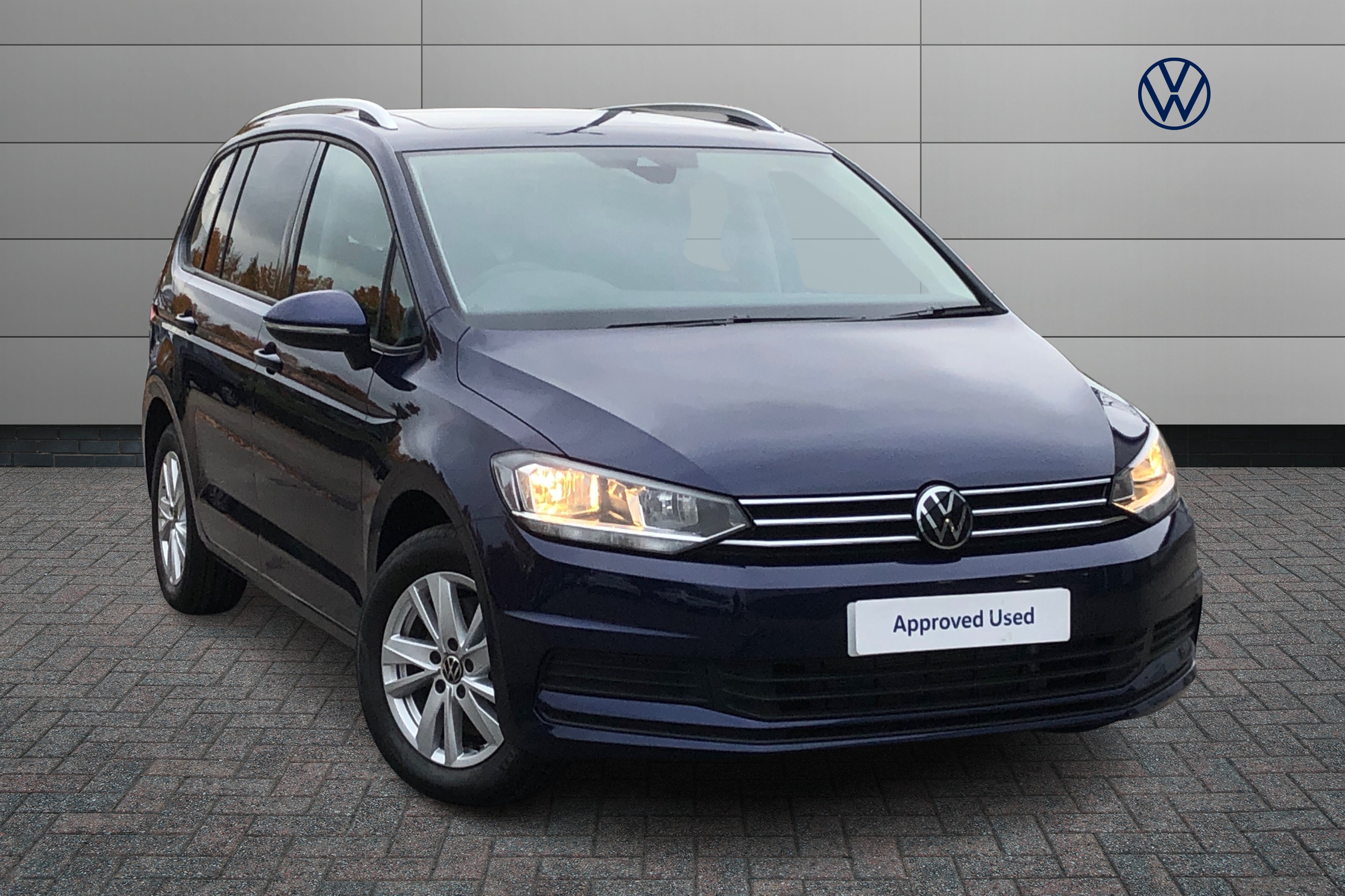 Main listing image - Volkswagen Touran