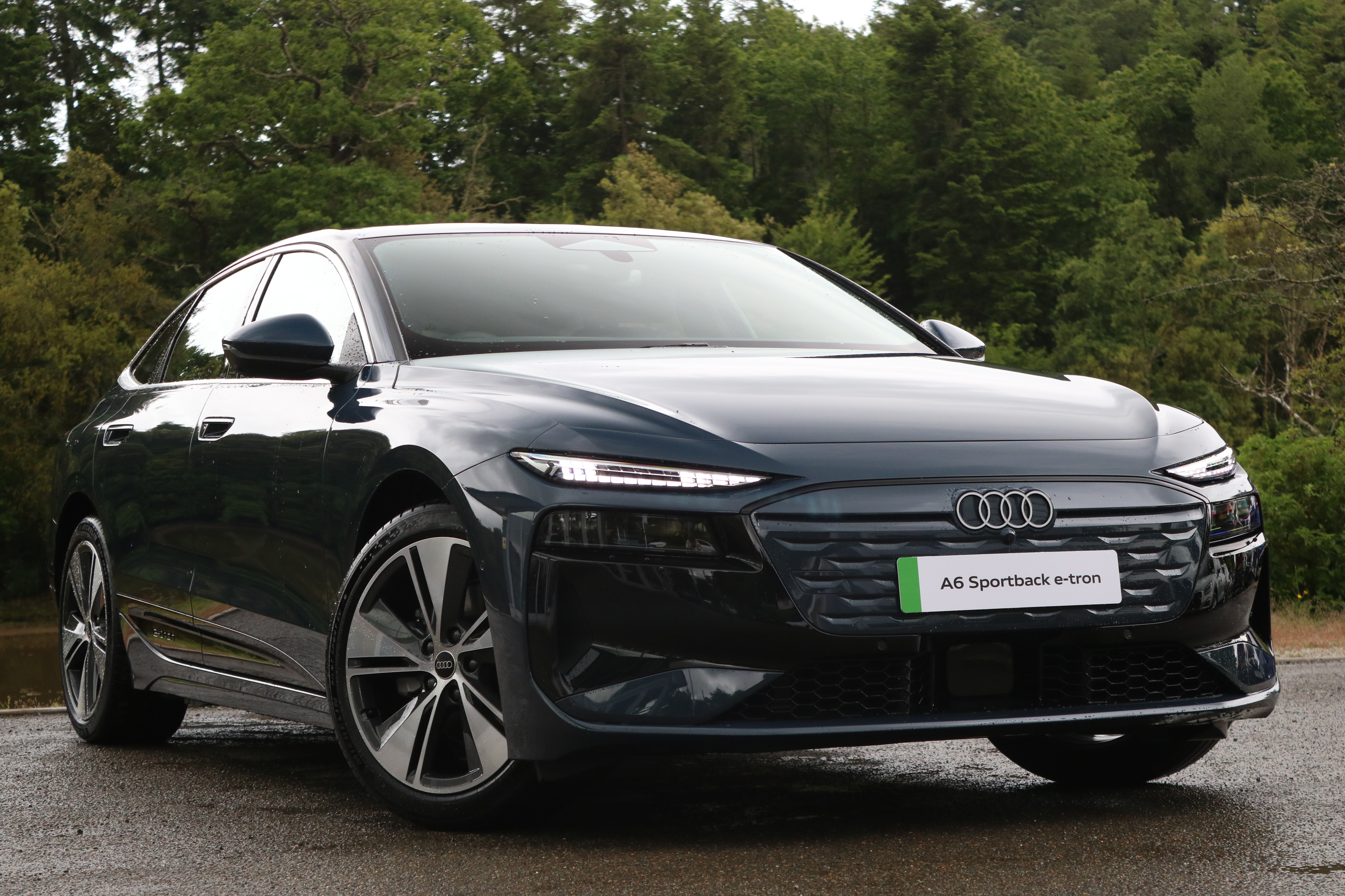 Main listing image - Audi A6
