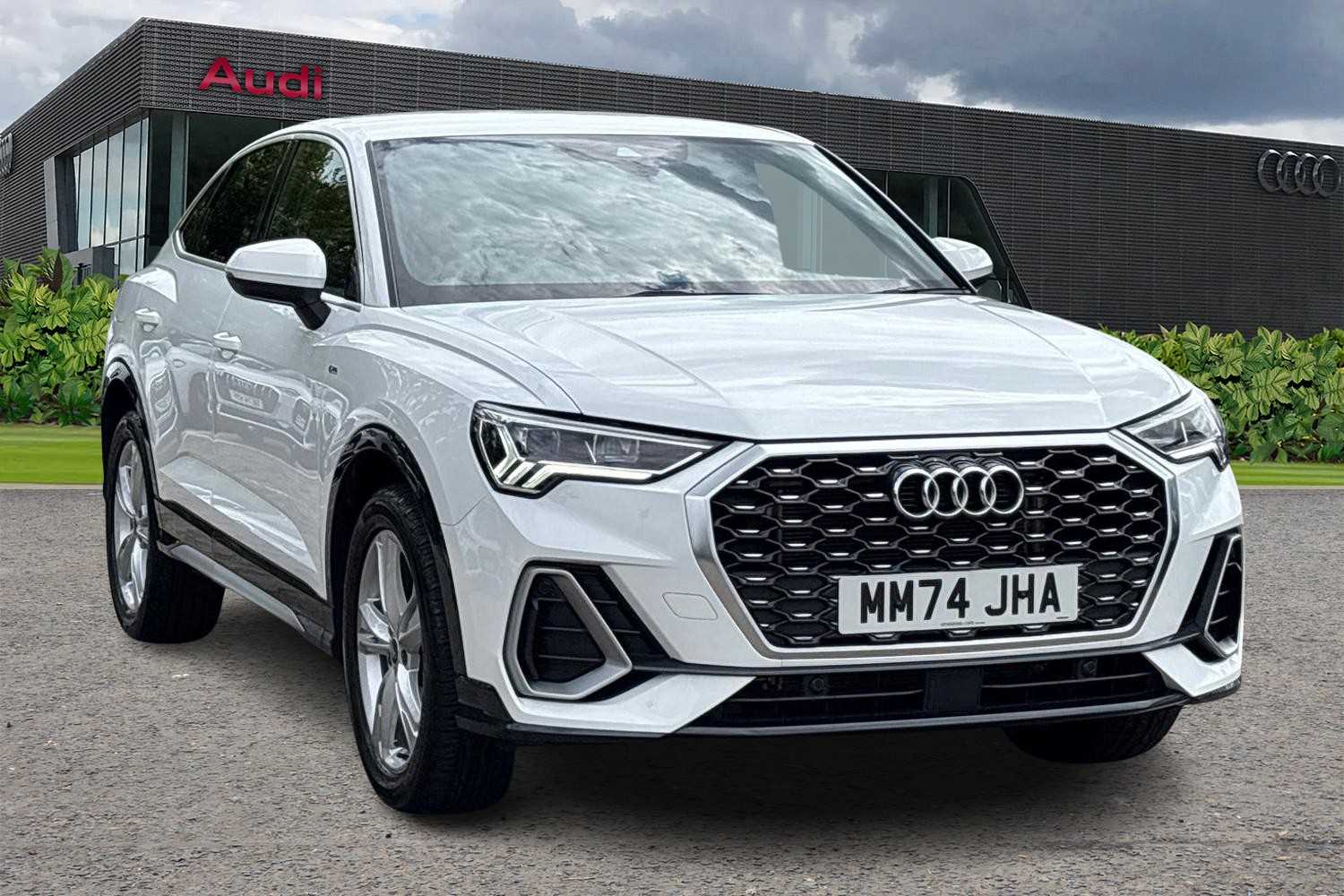 Main listing image - Audi Q3