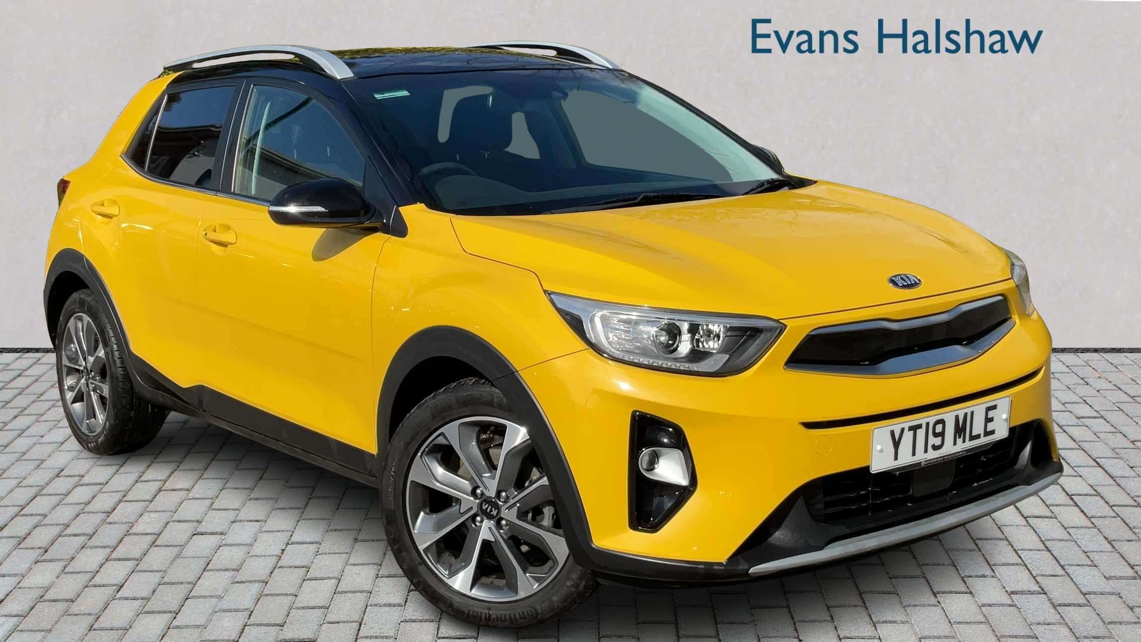 Main listing image - Kia Stonic