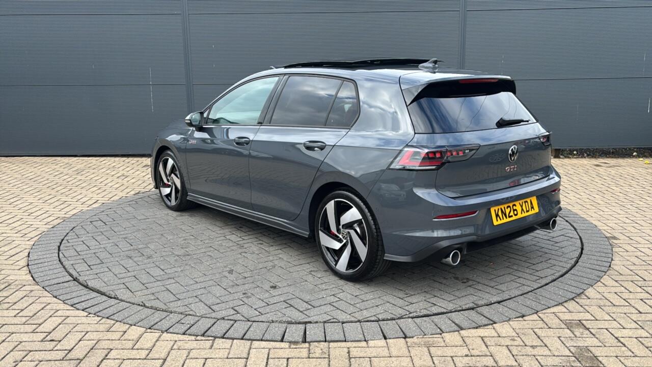 Main listing image - Volkswagen Golf