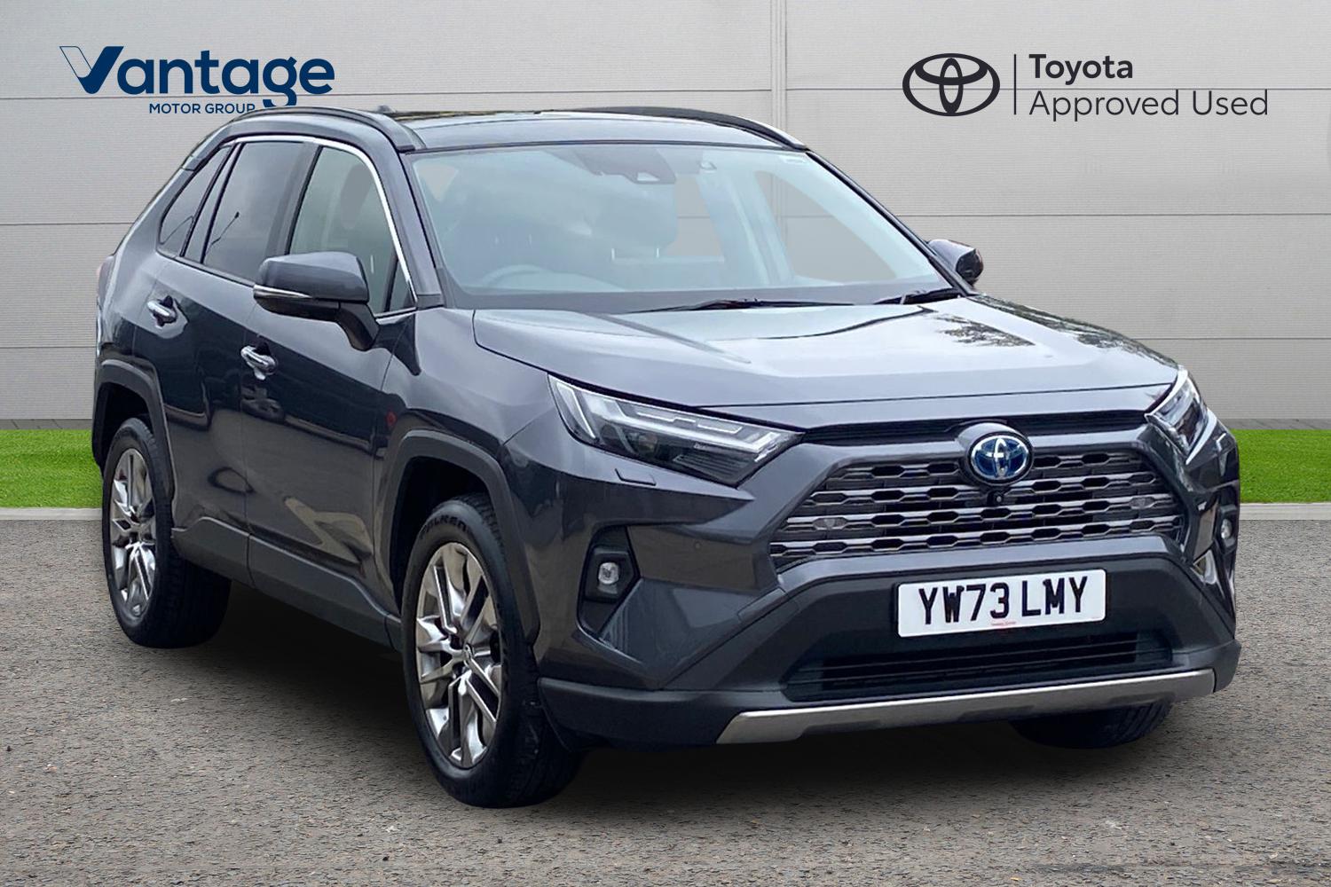 Main listing image - Toyota RAV4