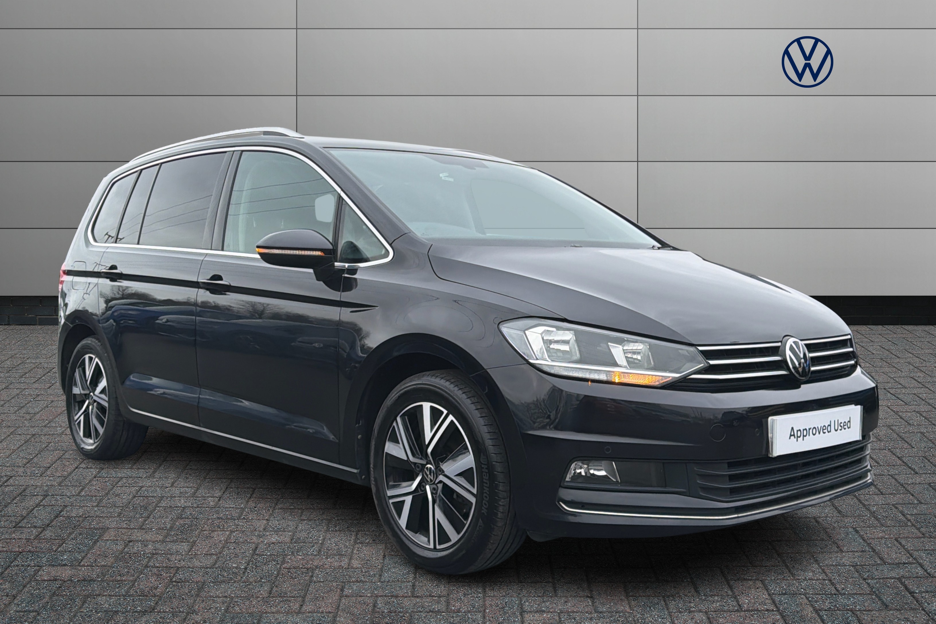 Main listing image - Volkswagen Touran