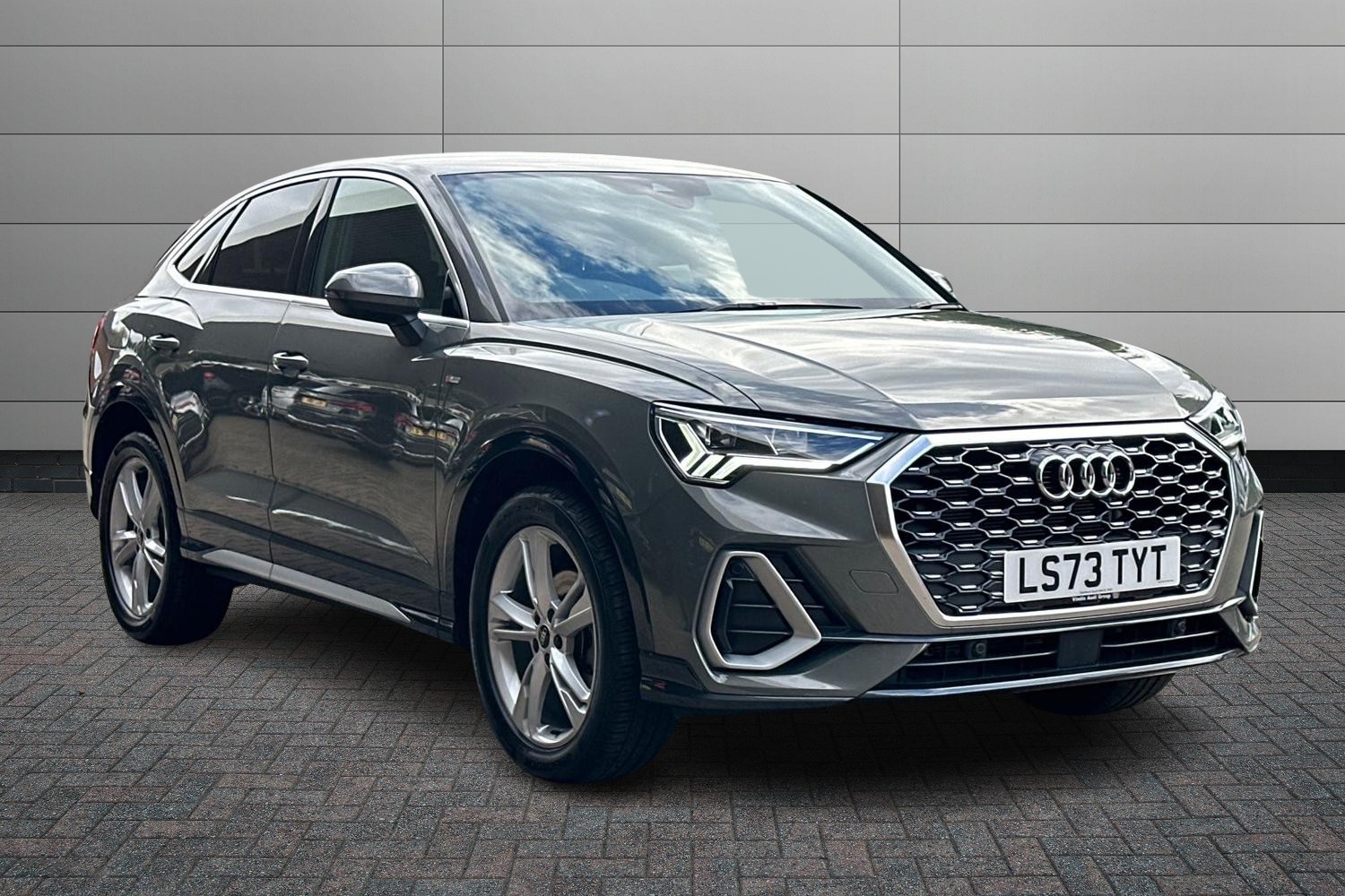 Main listing image - Audi Q3