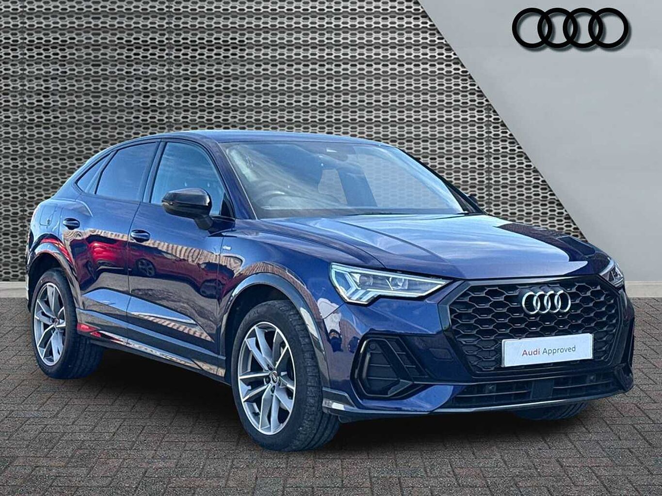 Main listing image - Audi Q3