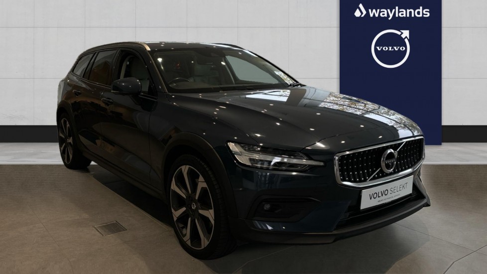 Main listing image - Volvo V60 Cross Country