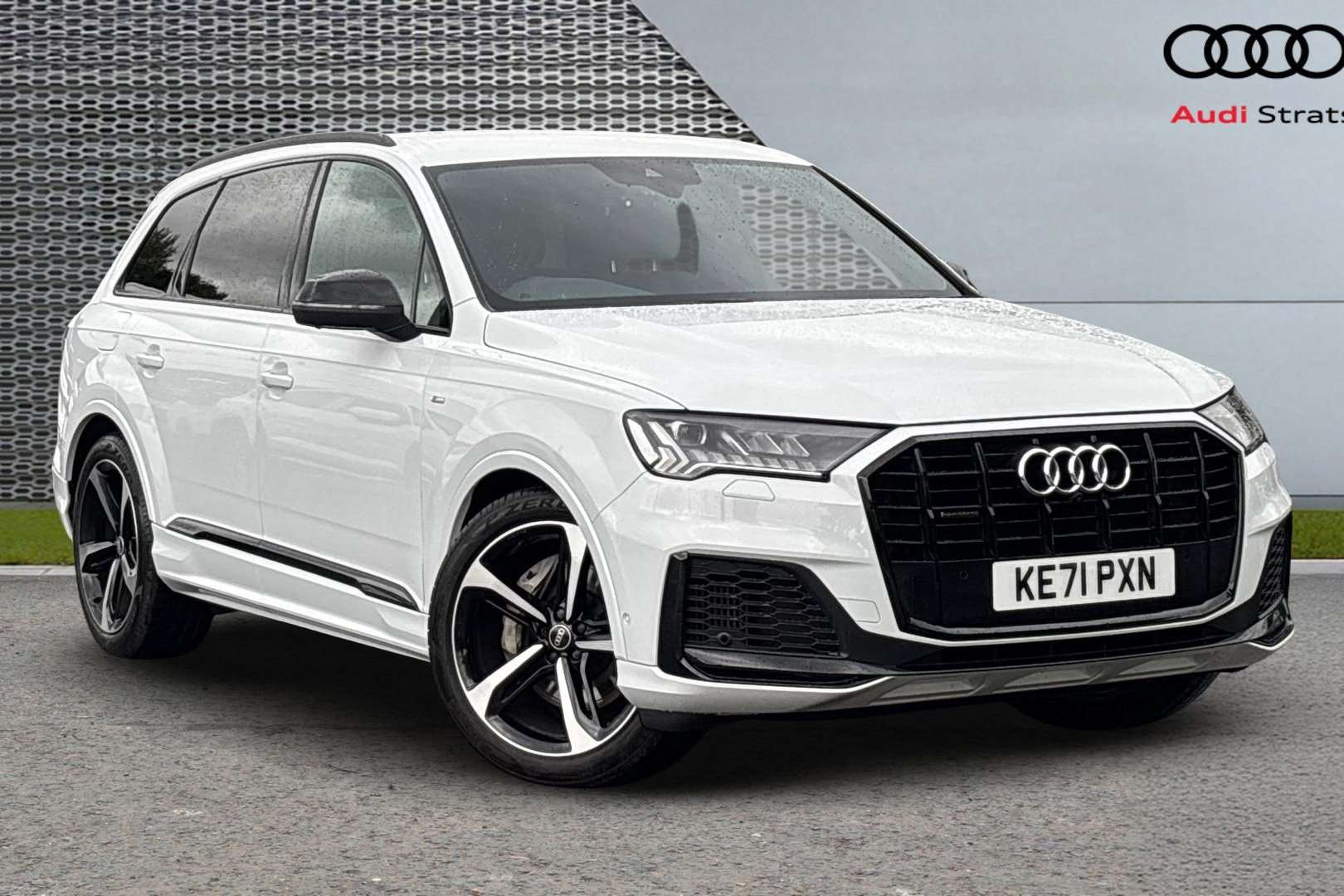 Main listing image - Audi Q7