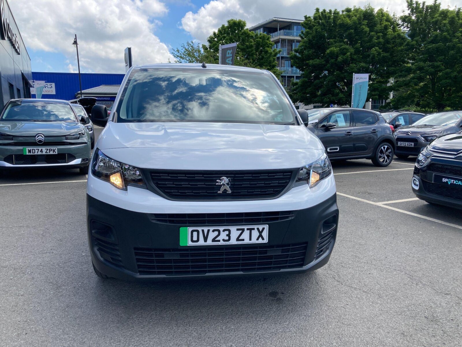 Main listing image - Peugeot e-Partner