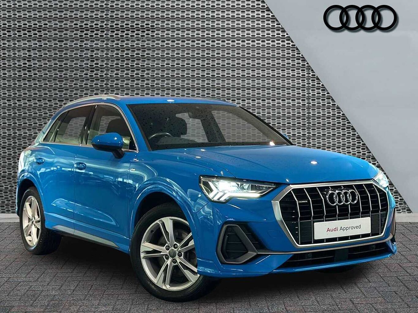 Main listing image - Audi Q3