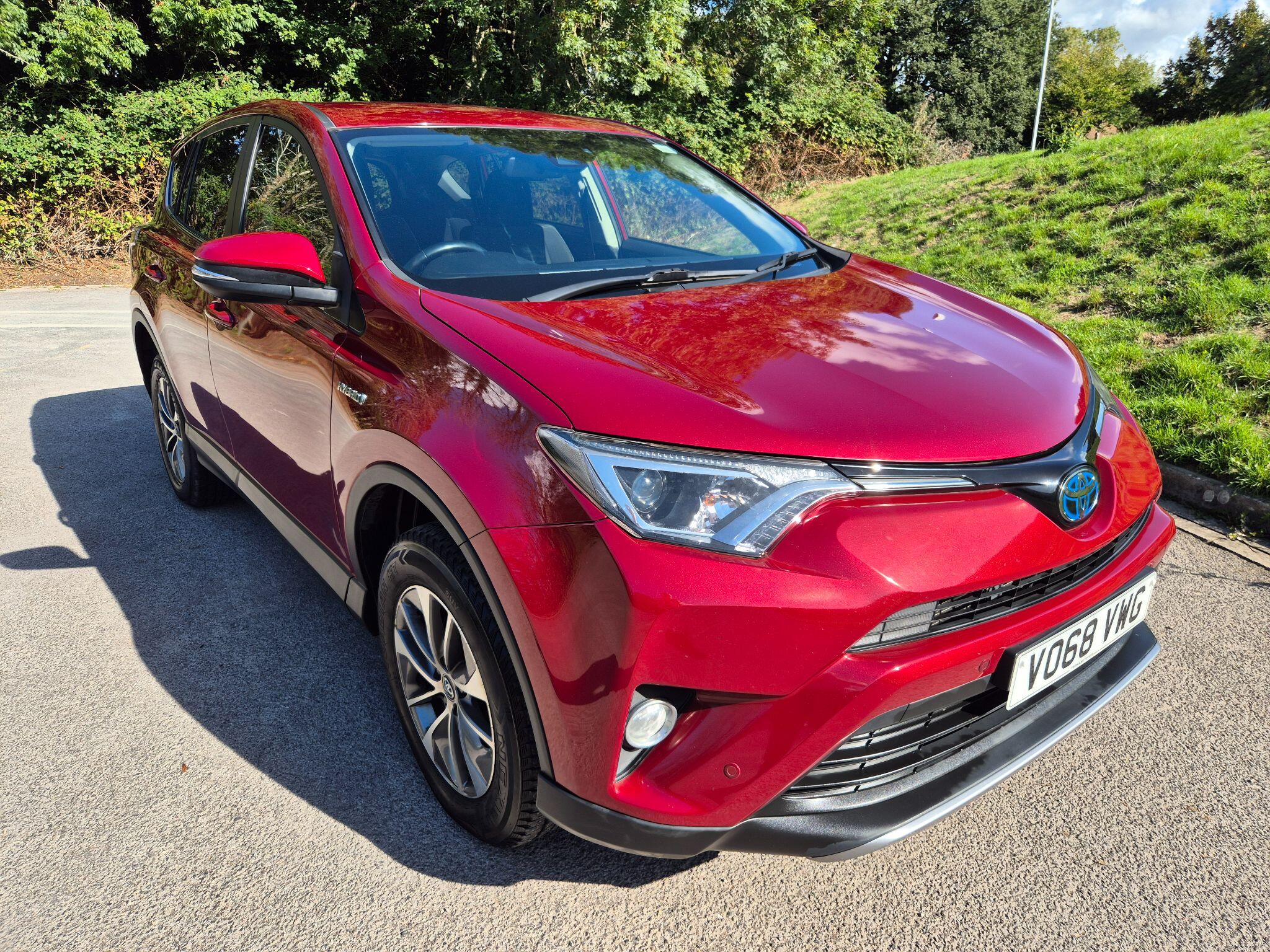 Main listing image - Toyota RAV4