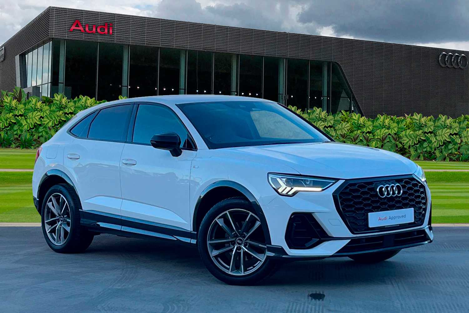 Main listing image - Audi Q3