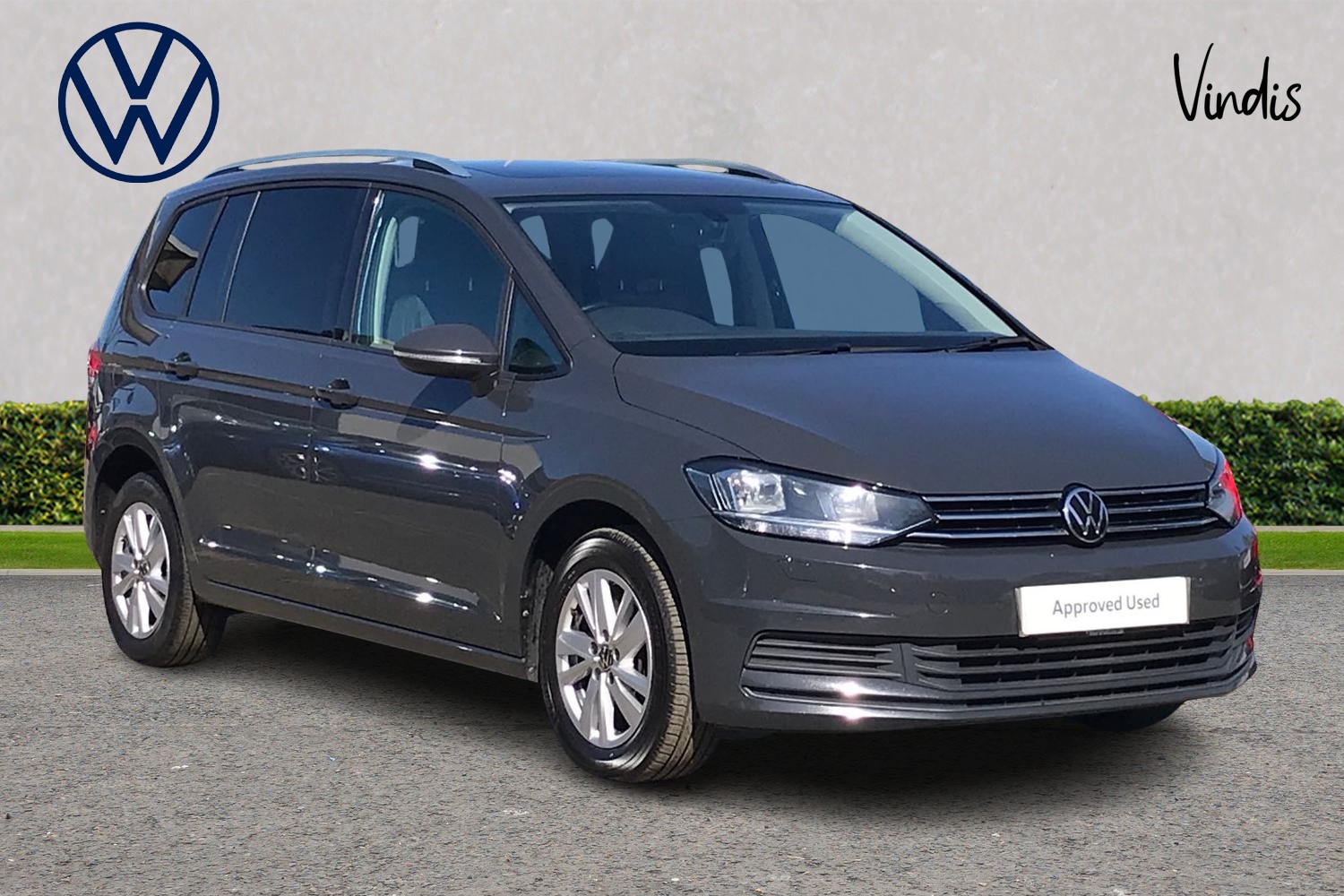 Main listing image - Volkswagen Touran