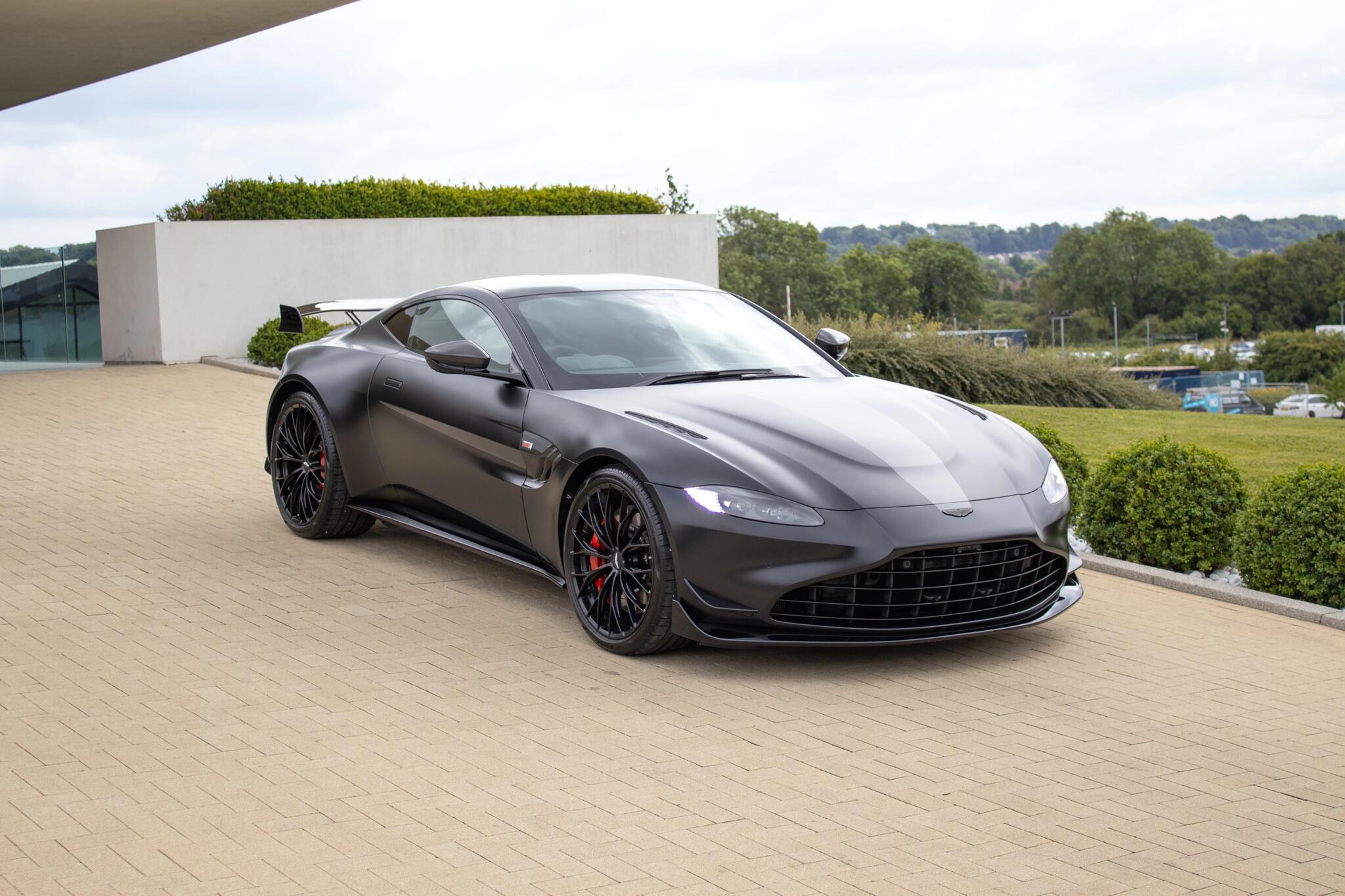 Main listing image - Aston Martin Vantage