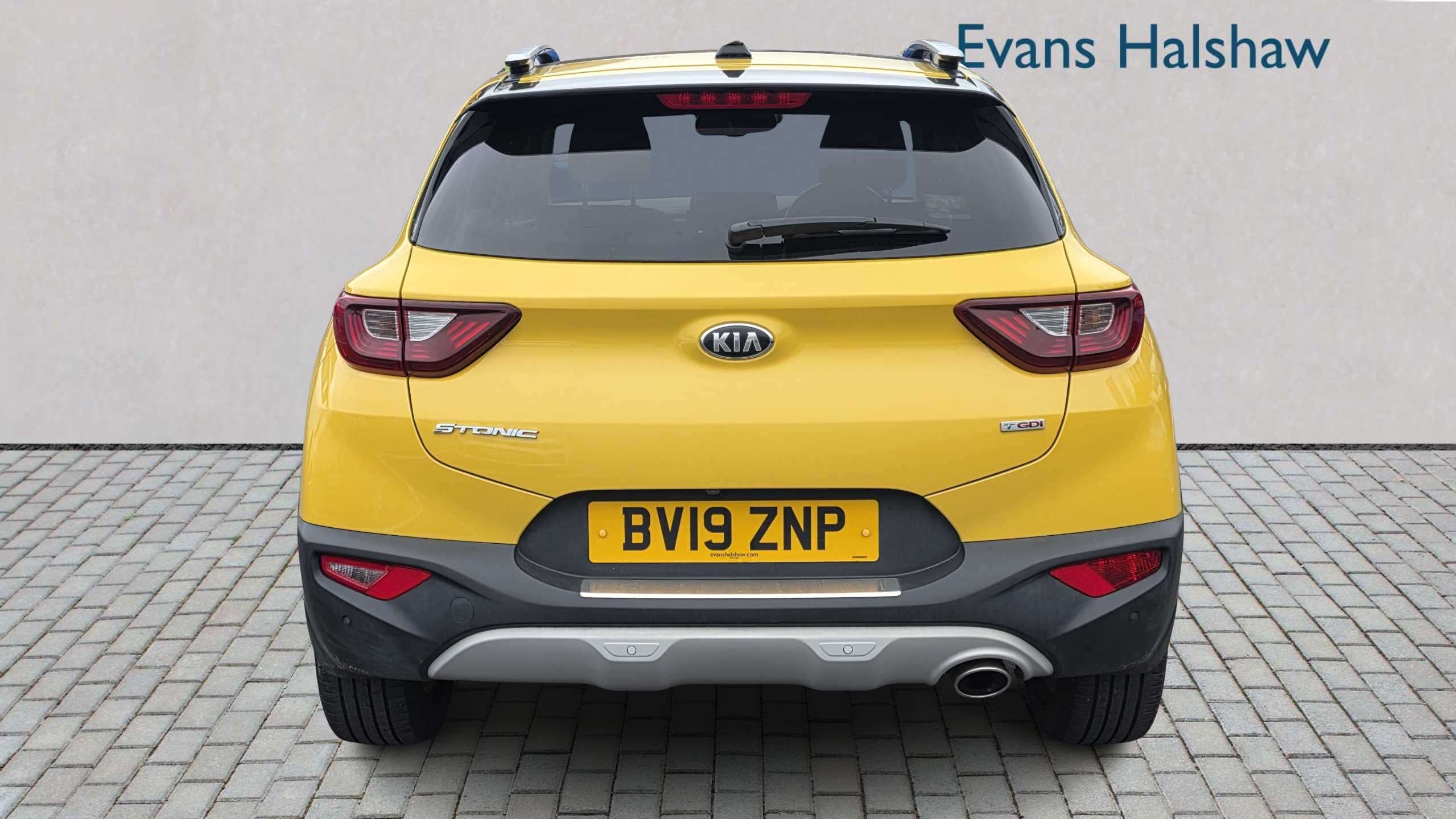 Main listing image - Kia Stonic