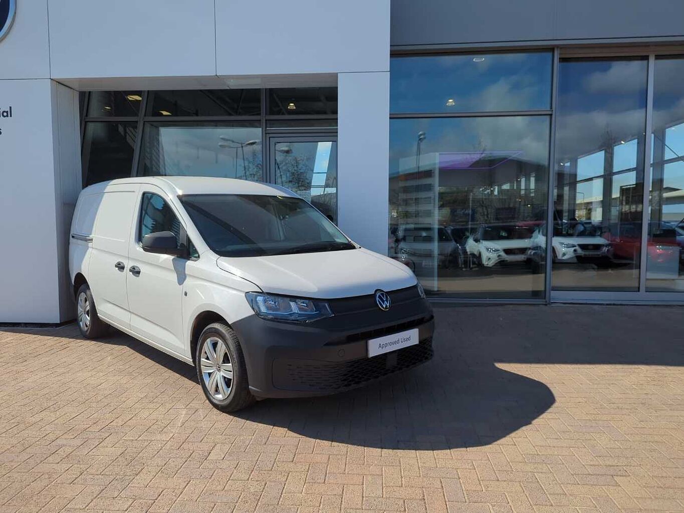 Main listing image - Volkswagen Caddy Maxi