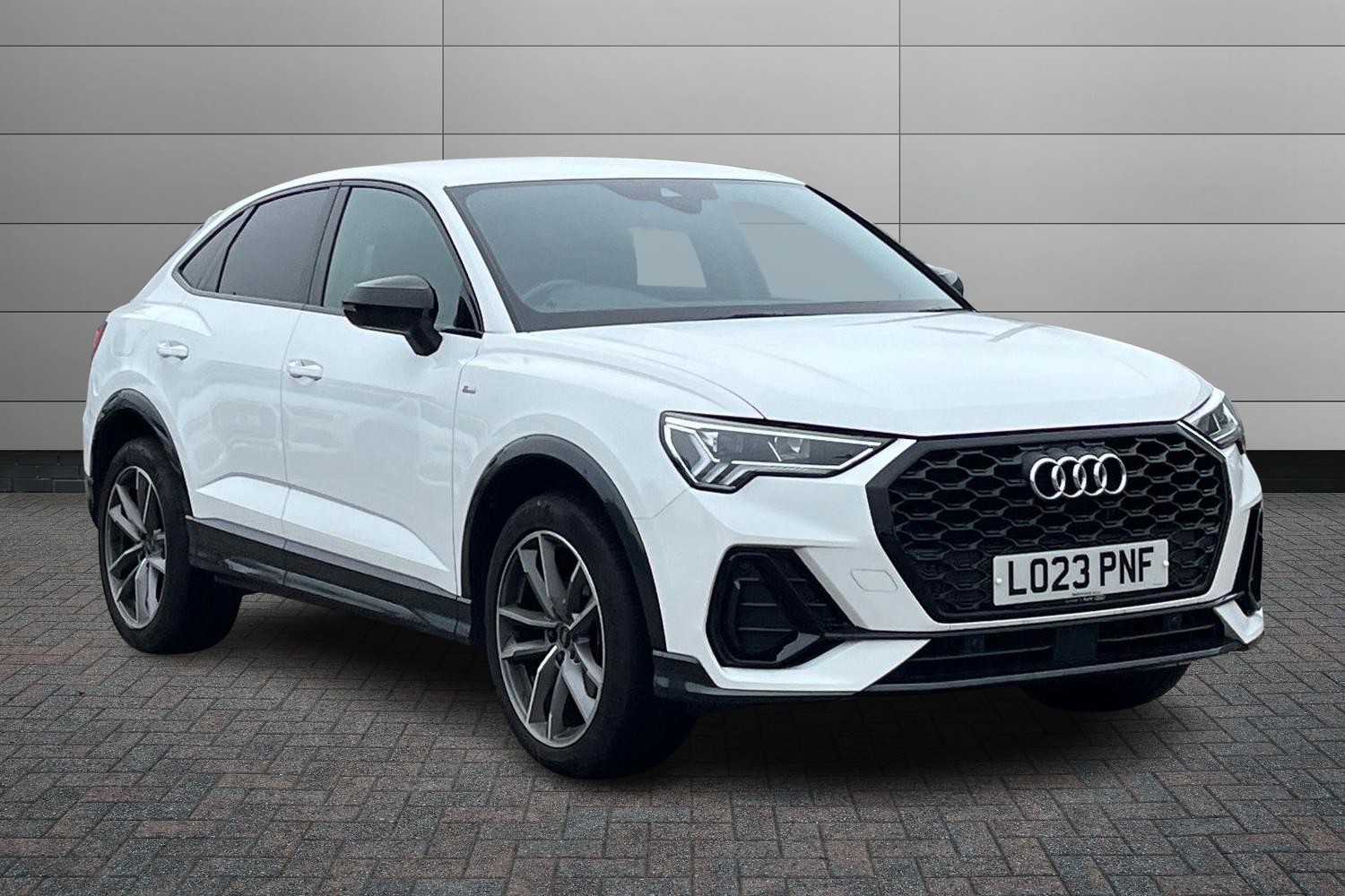 Main listing image - Audi Q3