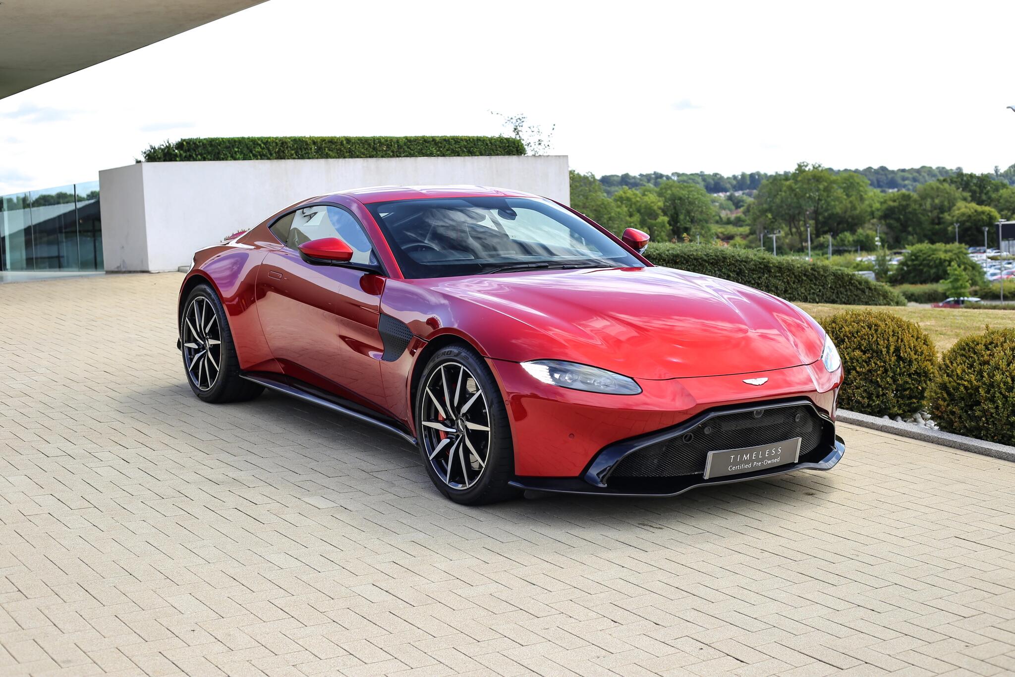 Main listing image - Aston Martin Vantage