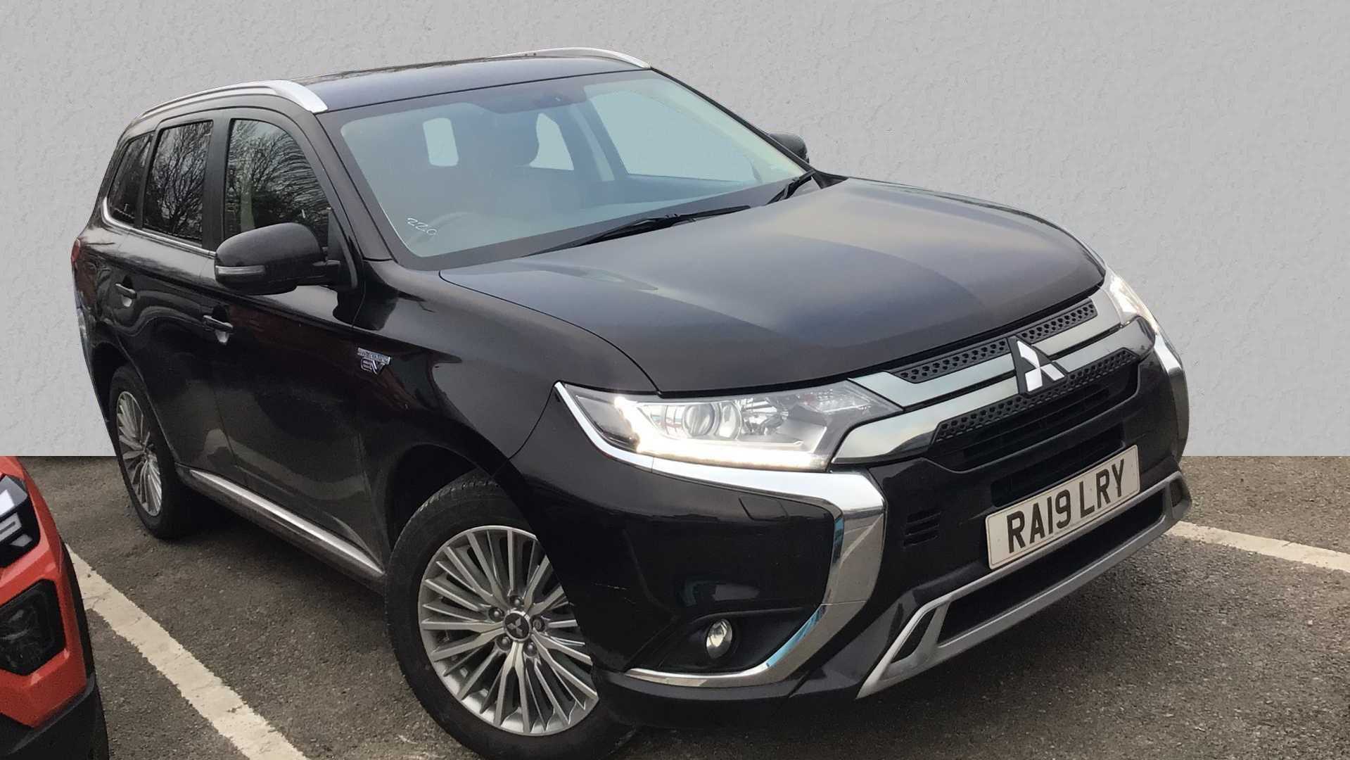 Main listing image - Mitsubishi Outlander