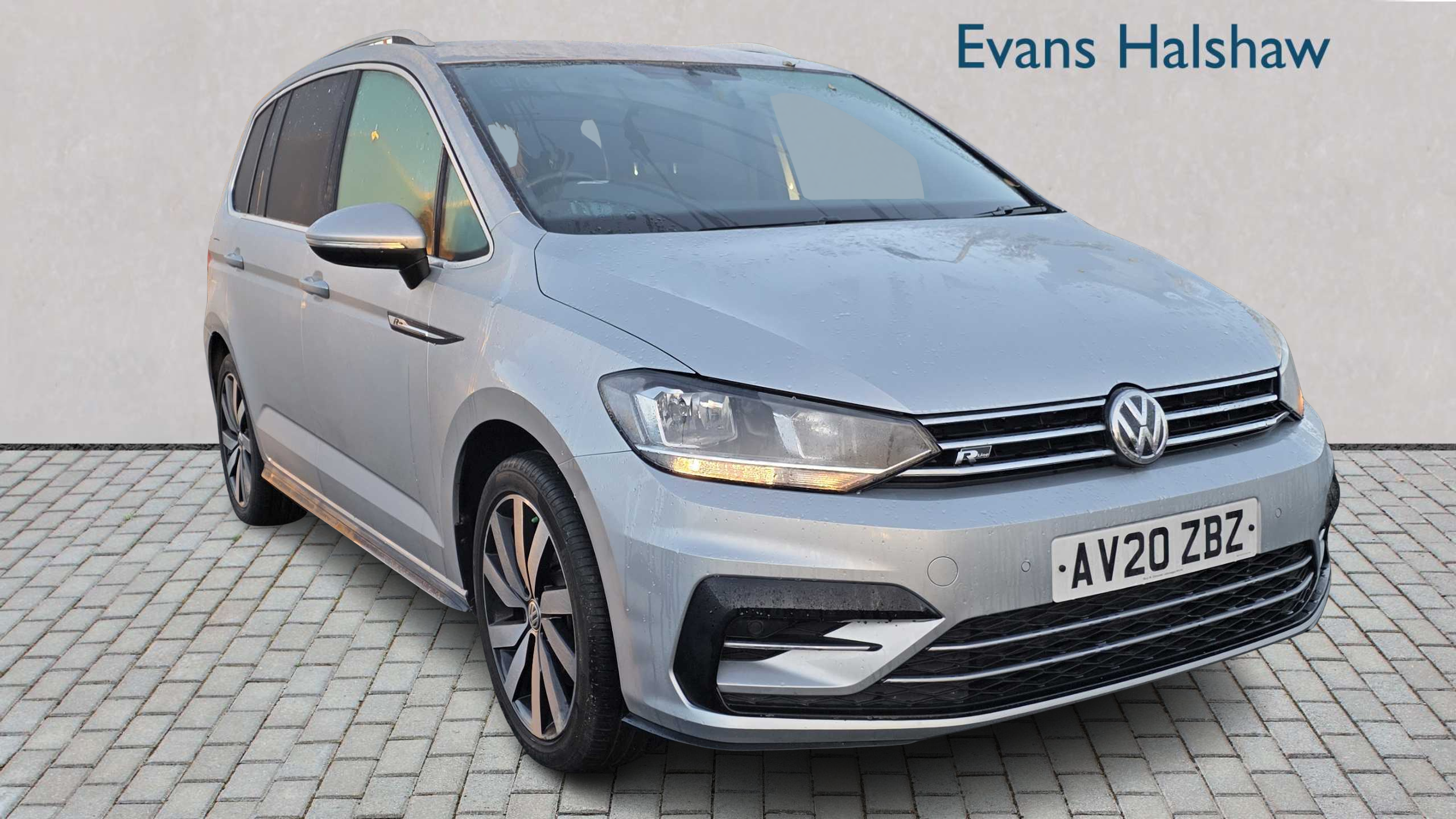 Main listing image - Volkswagen Touran