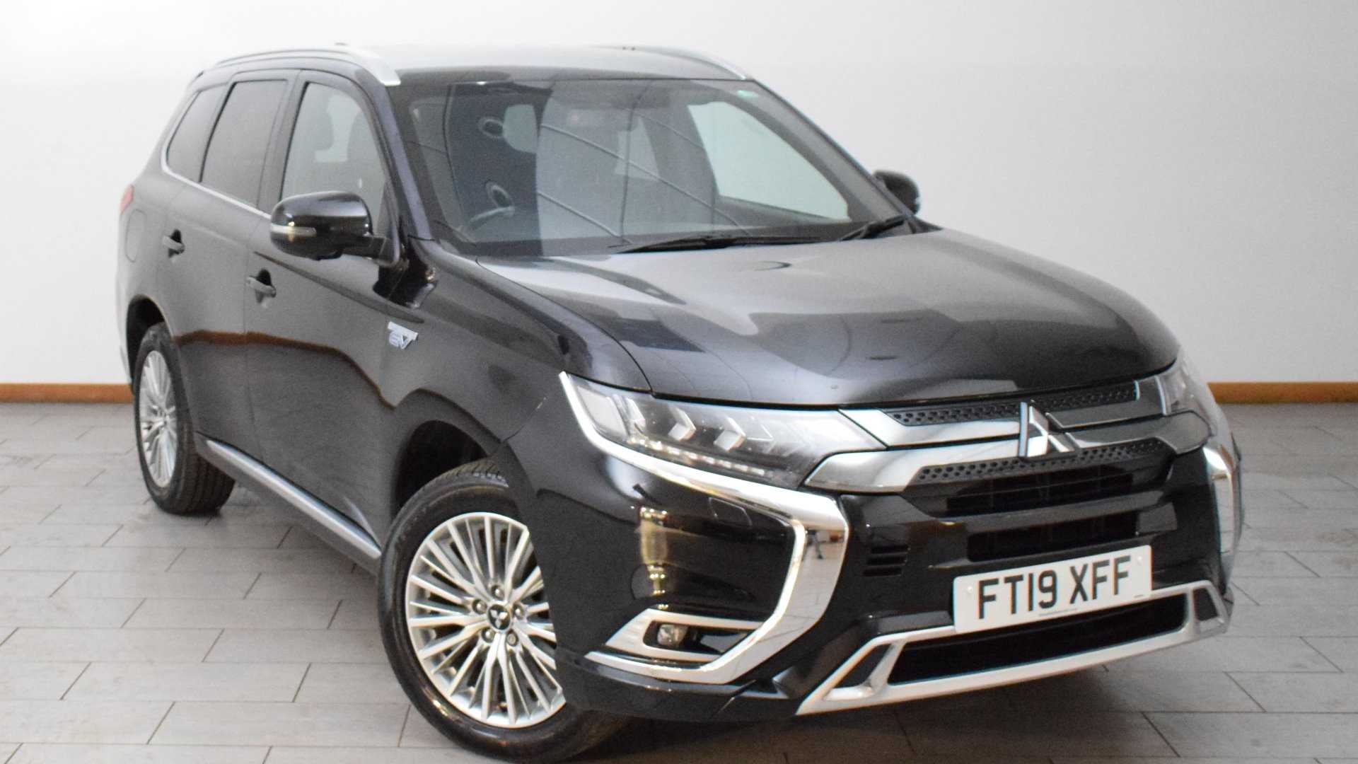 Main listing image - Mitsubishi Outlander