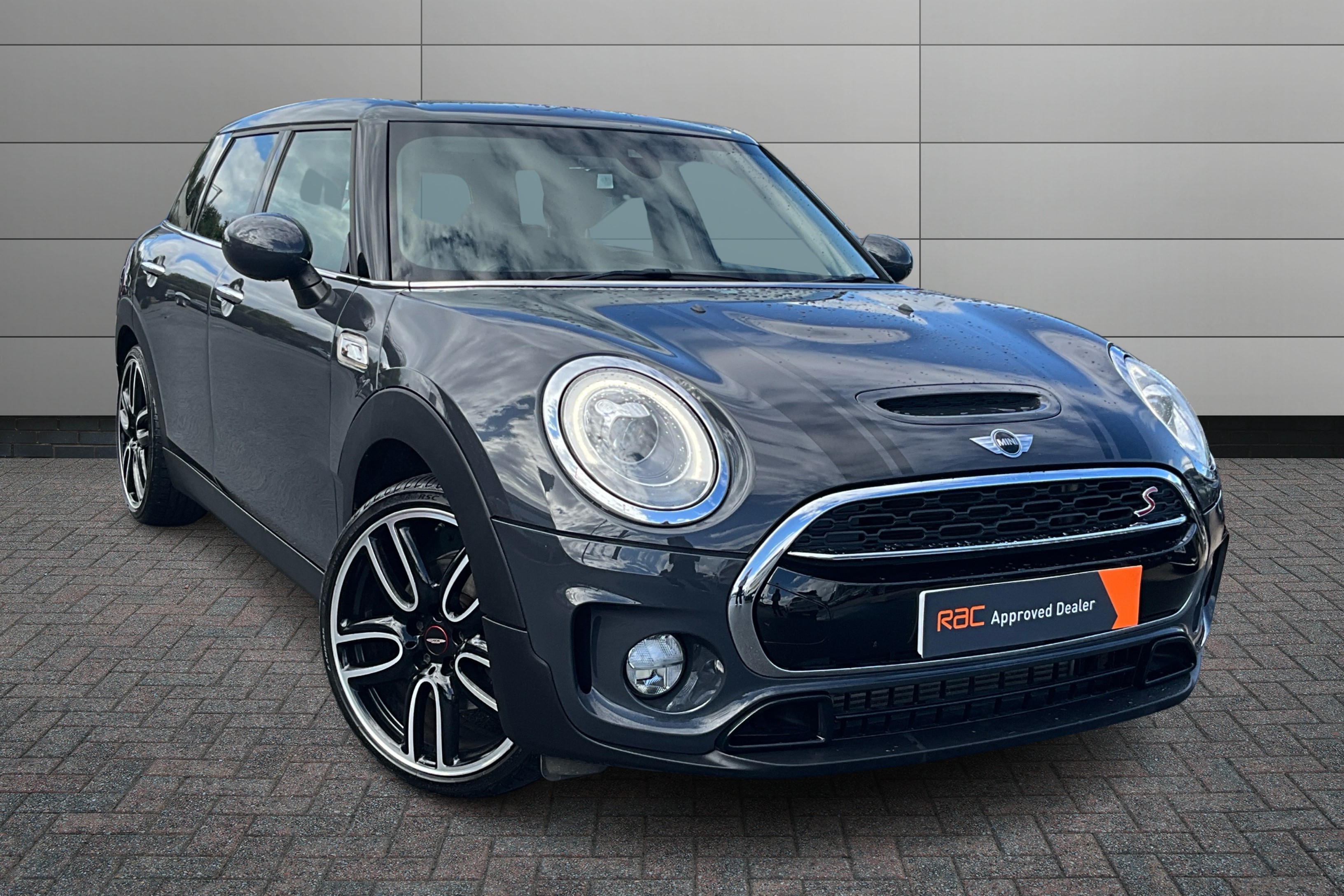 Main listing image - MINI Clubman
