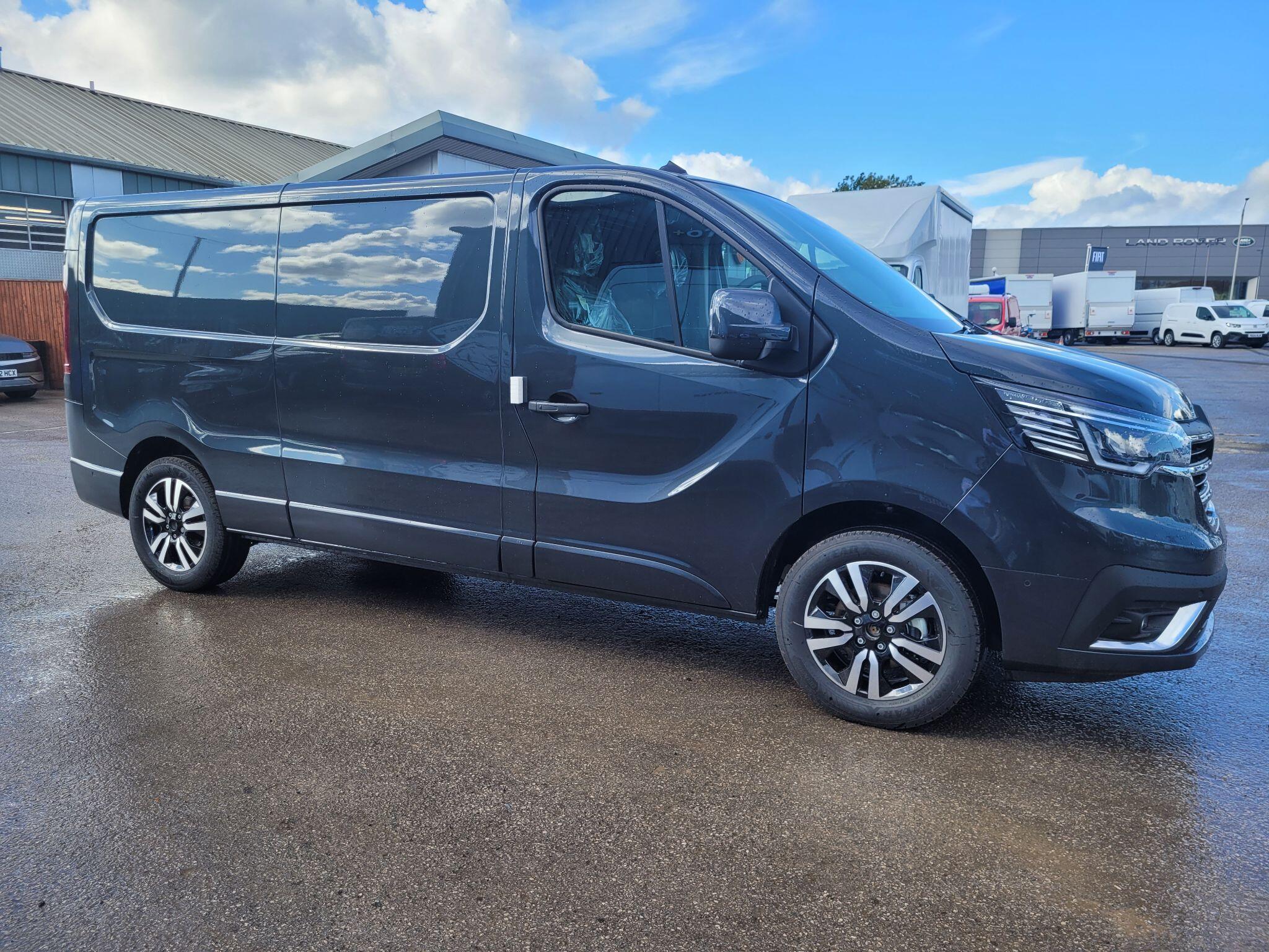 Main listing image - Renault Trafic