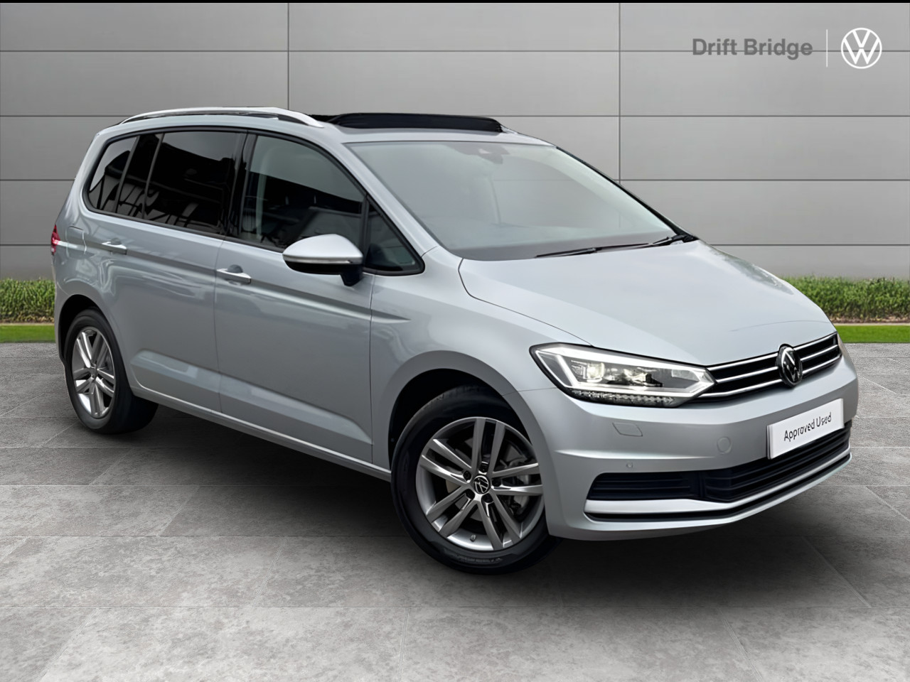 Main listing image - Volkswagen Touran