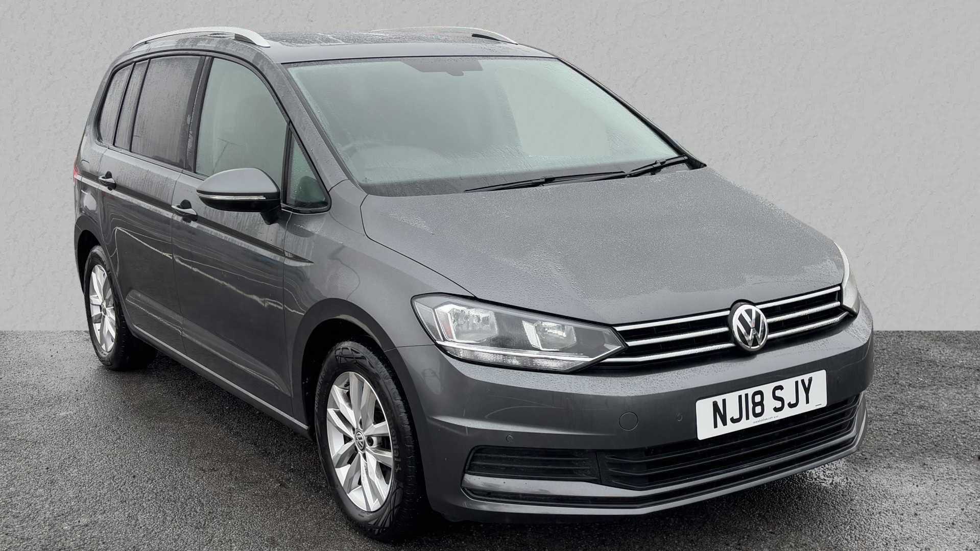 Main listing image - Volkswagen Touran