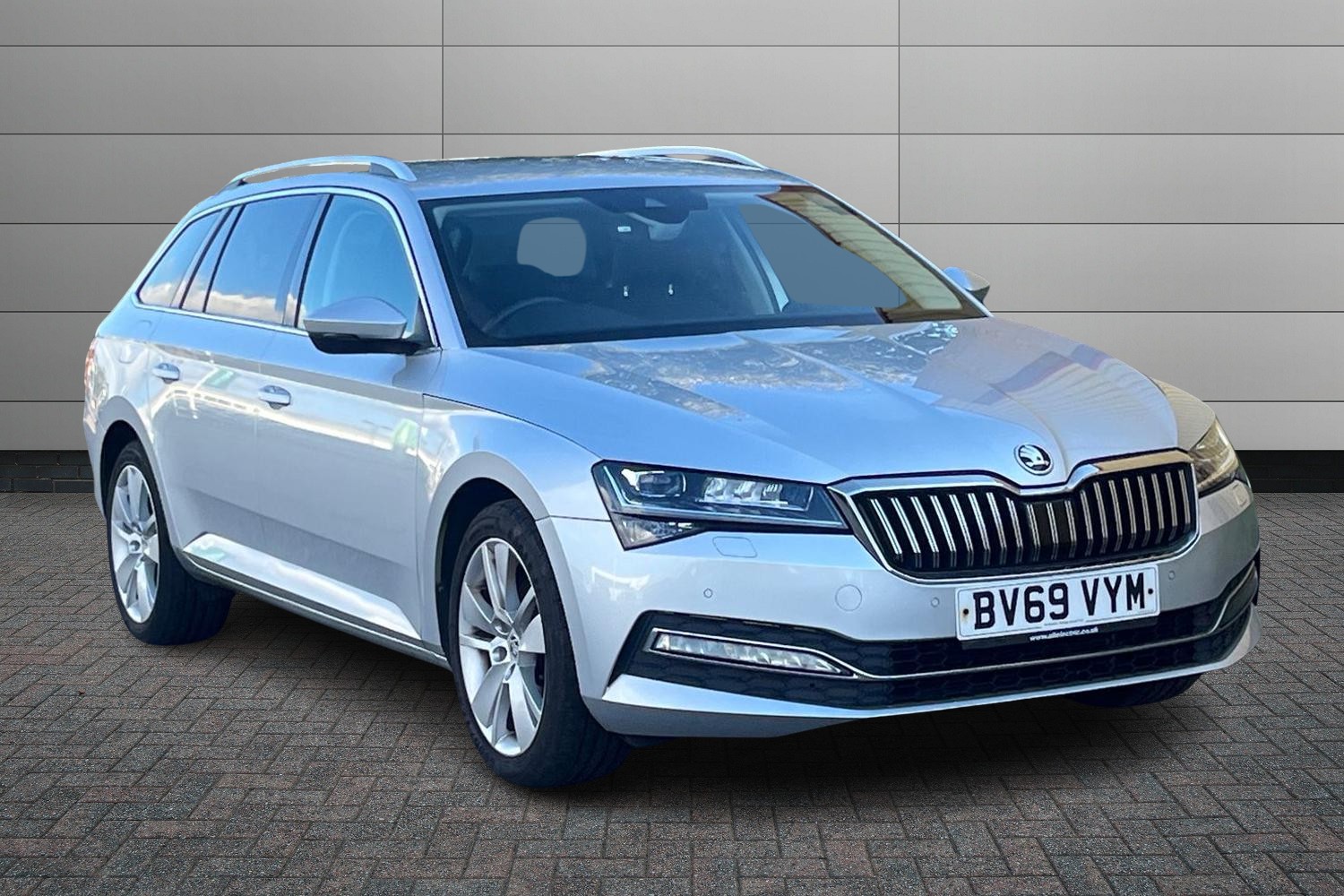 Main listing image - Skoda Superb Estate