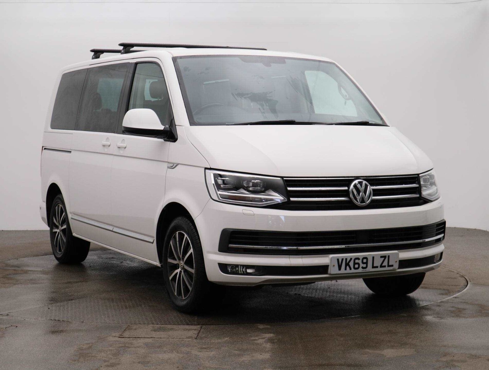 Main listing image - Volkswagen Caravelle