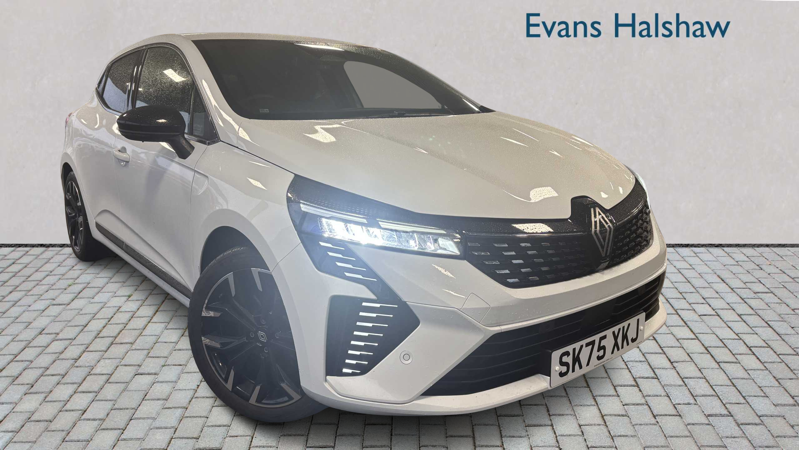 Main listing image - Renault Clio