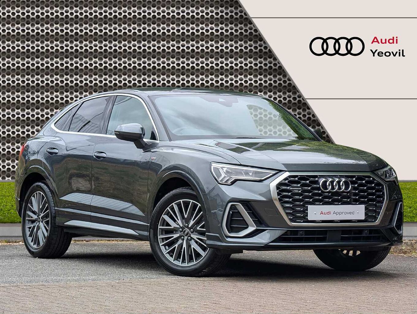 Main listing image - Audi Q3