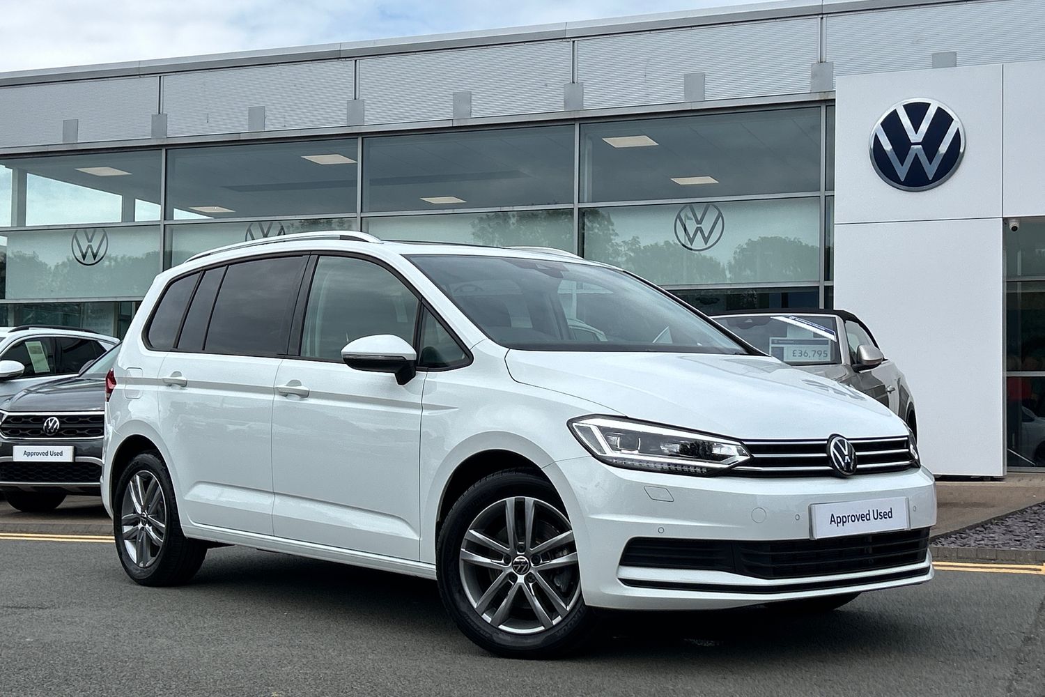 Main listing image - Volkswagen Touran