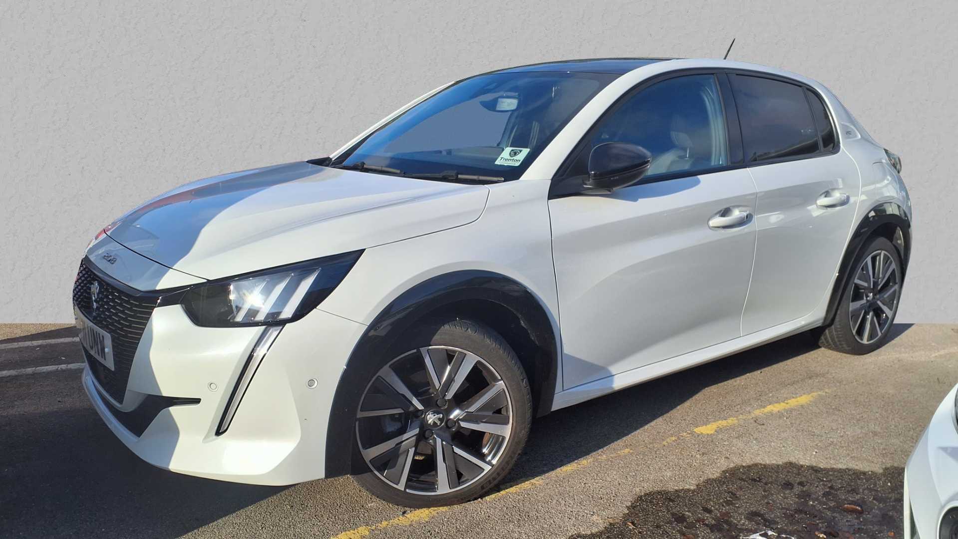 Main listing image - Peugeot 208