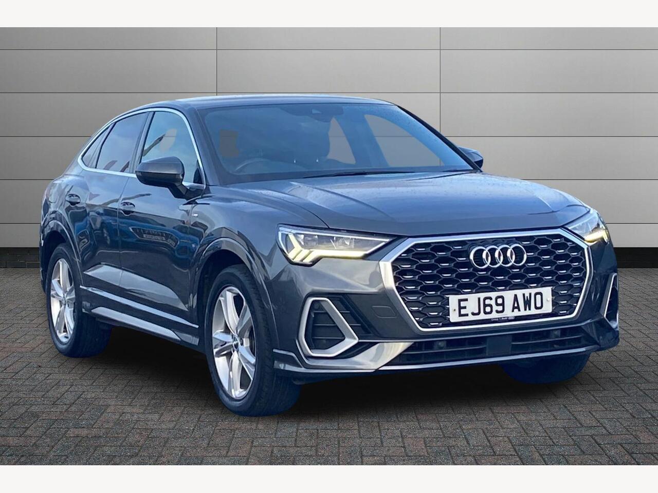 Main listing image - Audi Q3
